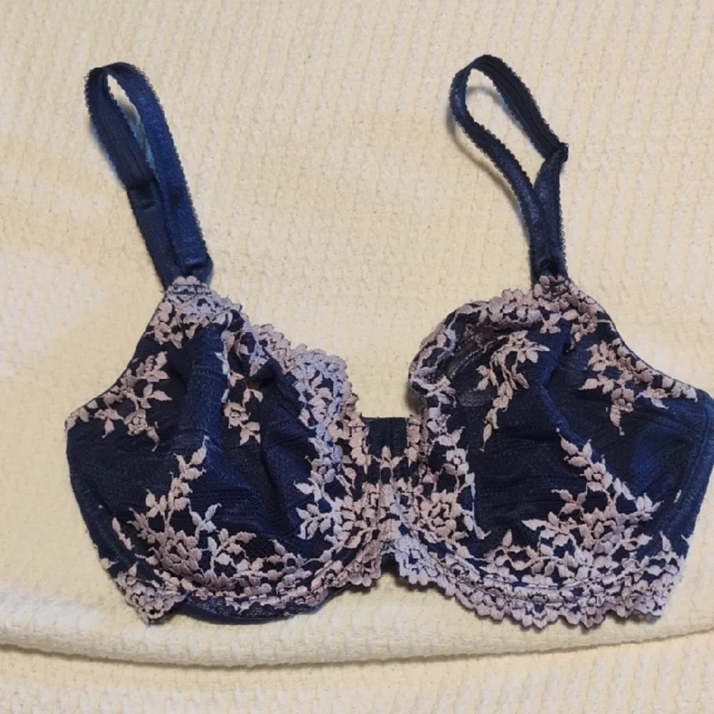 Wacoal Navy Blue Bra with Cream Lace - Picture 1 of 5
